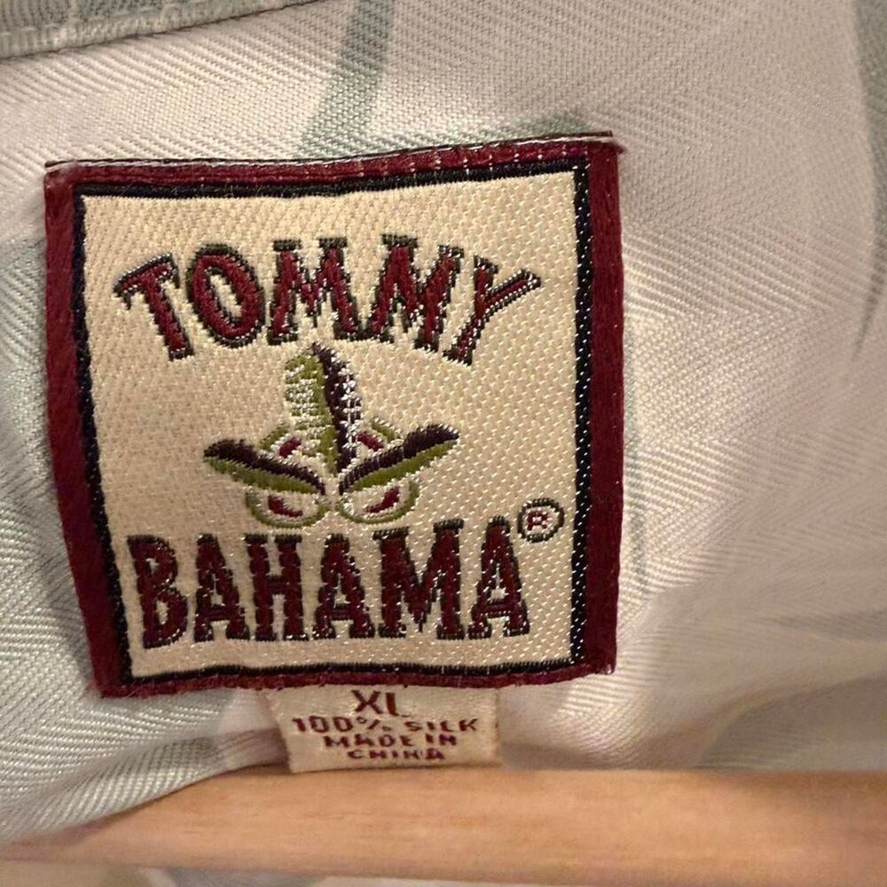 Tommy Bahama 100% Silk Tropical Floral Camp Shirt XL Navy Blue - Picture 3 of 3